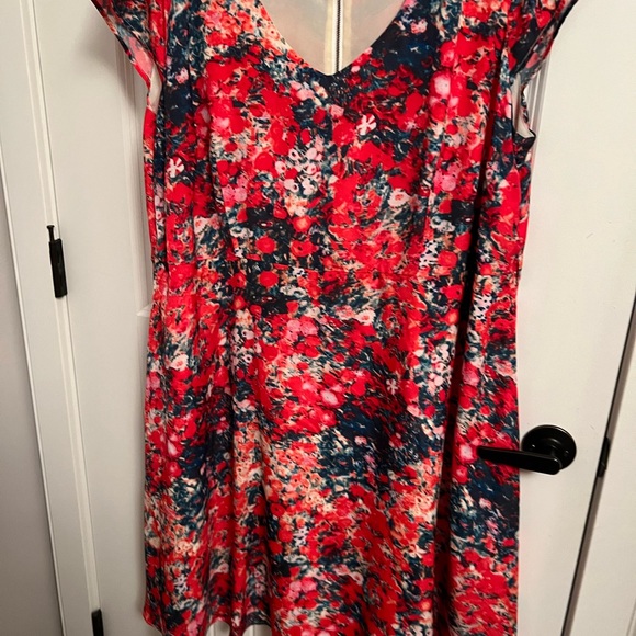 Beautiful floral dress bought it Australia - Picture 5 of 5